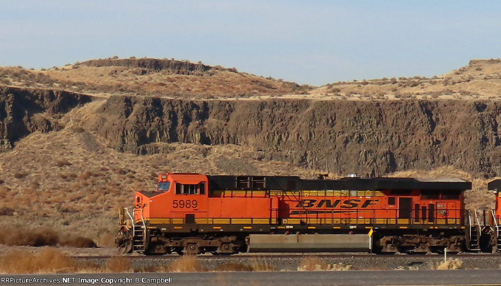 BNSF 5989